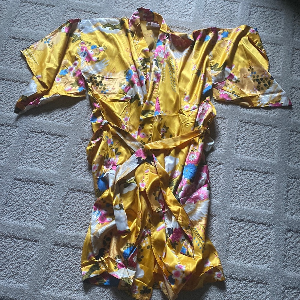 One size short yellow kimono robe